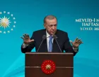 ANKARA, TURSKA - 3. SEPTEMBAR 2025.Muslimanski svijet nikada ne može ostati posmatrač situacije u Palestini, ovog ustanka tog tiranina, tog nevjernika zvanog Netanyahu, rekao je u srijedu turski predsjednik Recep Tayyip Erdogan."Zato, gdje god postoji musliman u svijetu, naša srca, naši umovi i naše duše su s njima. Zato sve muslimane vidimo kao dijelove jednog tijela, poput zuba češlja, poput cigli zgrade. Zato smo sada u Palestini. Zato smo sada u Gazi. Zato nikada ne možemo ostati posmatrači onoga što se dešava u Palestini, ovog ustanka tog tiranina, tog nevjernika zvanog Netanyahu", rekao je Erdogan tokom svog obraćanja na otvaranju sedmice Mawlid al-Nabi. (Muhammed Selim Korkutata - Anadolu Agency)/