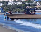 Šverceri usred dana iskrcali drogu na plaži punoj turista u Španiji/Screenshot