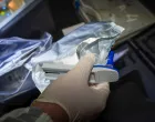 Uprava policije Ministarstva unutrašnjih poslova Kantona Sarajevo (MUP KS) počela je s upotrebom uređaja za indikaciju droga i testiranje vozača na prisustvo droga u organizmu, na saobraćajnicama u KS//