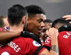 epa10379471 Anthony Martial (C) of Manchester United celebrates with teammates after scoring the 2-0 during the English Premier League soccer match between Manchester United and Nottingham Forest in Manchester, Britain, 27 December 2022. EPA/Peter Powell EDITORIAL USE ONLY. No use with unauthorized audio, video, data, fixture lists, club/league logos or 'live' services. Online in-match use limited to 120 images, no video emulation. No use in betting, games or single club/league/player publications/Foto: Peter Powell