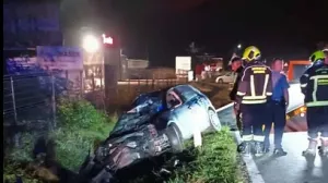 nesreća na putu Tuzla - Orašje, umjestu Uroža - auto sletio s ceste i probio zaštitnu ogradu/Pvj Srebrenik