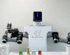 Na konferenciji, kineski startup Unitree Robotics predstavlja svog laganog humanoidnog robota G1 pokazanog u maju i sada puštenog u masovnu proizvodnju/S M