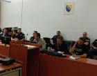 panteri u sudnici sa advokatima/Detektor