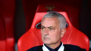 FILE PHOTO: Soccer Football - UEFA Champions League - Play Off - Second Leg - Benfica v Fenerbahce - Estadio da Luz, Lisbon, Portugal - August 27, 2025 Fenerbahce coach Jose Mourinho before the match REUTERS/Pedro Nunes/File Photo/Foto: Pedro Nunes