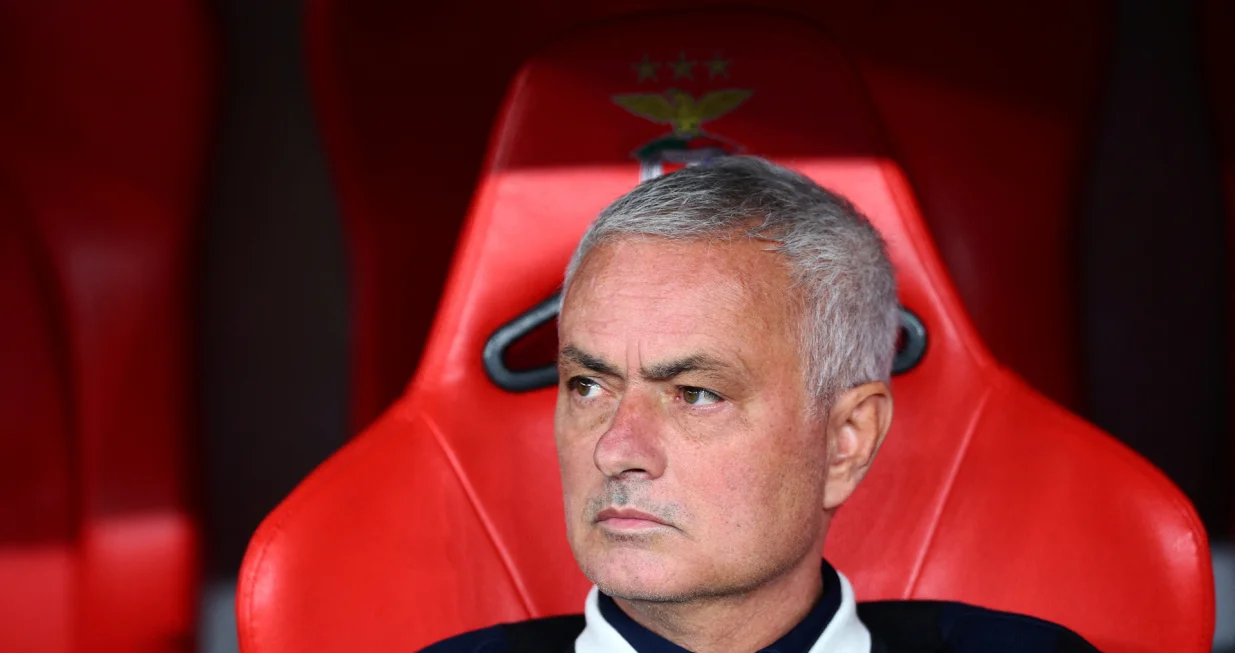 FILE PHOTO: Soccer Football - UEFA Champions League - Play Off - Second Leg - Benfica v Fenerbahce - Estadio da Luz, Lisbon, Portugal - August 27, 2025 Fenerbahce coach Jose Mourinho before the match REUTERS/Pedro Nunes/File Photo/Foto: Pedro Nunes
