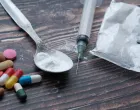 droga, lijekovi, miješanje droge, kokain ilustracija/Freepik