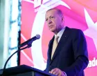 New York, SAD - 22. septembar: Turska je u konsultacijama s američkim predsjednikom Donaldom Trumpom i njegovim timom o regionalnim dešavanjima, posebno o krizi u Gazi, ratu u Ukrajini i situaciji u Siriji, izjavio je u ponedjeljak predsjednik Recep Tayyip Erdogan. U drugom Trumpovom mandatu, "naši kontakti su intenzivirani i institucionalni dijalog je dobio na zamahu", rekao je Erdogan tokom obraćanja na večeri koju je u New Yorku organizirao Tursko-američki nacionalni komitet za koordinaciju (TASC). (TCCB/Murat Çetinmühürdar - Anadolu Agency)/