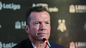 epa10137425 German soccer legend Lothar Matthaus attends to the delivering act of the T-shirt that Maradona gave to him in the final of Mexico World Cup 1986 as a donation to the Legends Museum during an act held in Madrid, Spain on 25 August 2022. EPA/ZIPI/Foto: Zipi