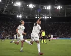 Soccer Football - LaLiga - Levante v Real Madrid - Estadi Ciutat de Valencia, Valencia, Spain - September 23, 2025 Real Madrid's Kylian Mbappe celebrates scoring their third goal with Dean Huijsen REUTERS/Pablo Morano/Foto: Pablo Morano