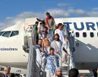 Avion s aktivistima iz Globalne flotile Sumud, koje je Izrael napao i pritvorio u međunarodnim vodama, sletio je na aerodrom u Istanbulu u subotu poslijepodne/Muhammed Enes Yıldırım