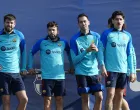 epa10292333 FC Barcelona's (L-R) players Gerard Pique, Jordi Alba, Sergio Busquets and Hector Bellerin take part in a training session held at Joan Gamper Sports City in Barcelona, Catalonia, Spain, 07 November 2022. EPA/Enric Fontcuberta/Foto: Enric Fontcuberta