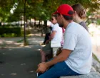 Ljetne vrućine: građani odmaraju u hladu drveća/Damir Deljo
