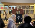 Počelo okupljanje građana na platou Skenderije kako bi odali počast Halidu Bešliću/Amir Papić