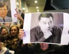Počelo okupljanje građana na platou Skenderije kako bi odali počast Halidu Bešliću/Senad Gubelić