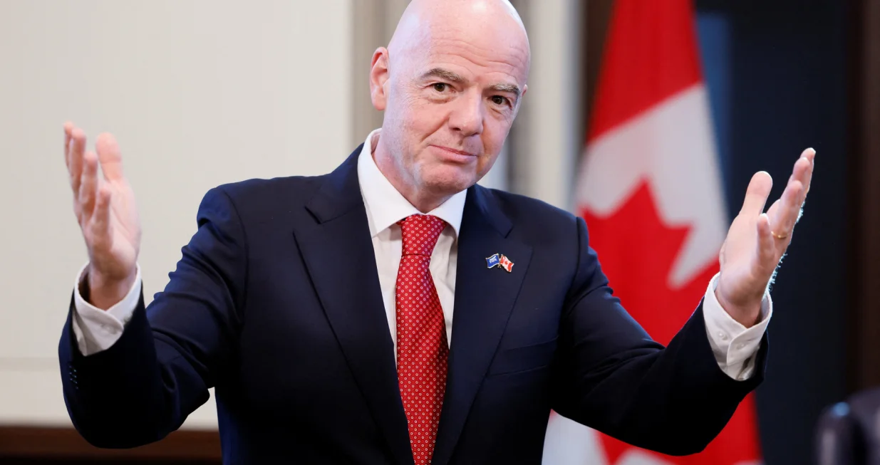 FIFA's President Gianni Infantino meets with Canada's Prime Minister Mark Carney (not pictured) on Parliament Hill in Ottawa, Ontario, Canada October 10, 2025. REUTERS/Blair Gable/Foto: Blair Gable