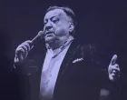 Počelo okupljanje građana na platou Skenderije kako bi odali počast Halidu Bešliću/Senad Gubelić