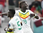 epa10327575 Famara Diedhiou (R) of Sengal celebrates with teammate Idrissa Gana after scoring the 2-0 during the FIFA World Cup 2022 group A soccer match between Qatar and Senegal at Al Thumama Stadium in Doha, Qatar, 25 November 2022. EPA/Noushad Thekkayil/Foto: Noushad Thekkayil