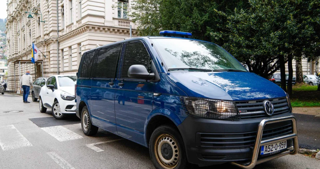 Akcija Koverta, policija, pretres, Vlada KS, Enda Pavić Pečenković, MUP KS, marica, kombi/Damir Deljo