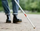 Slijepa osoba, slijepi, slijepac, štap za slijepe osobe, pomagalo/Pexels