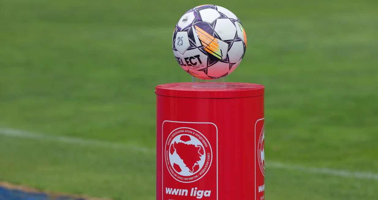 Select lopta/Foto: Senad Gubelić