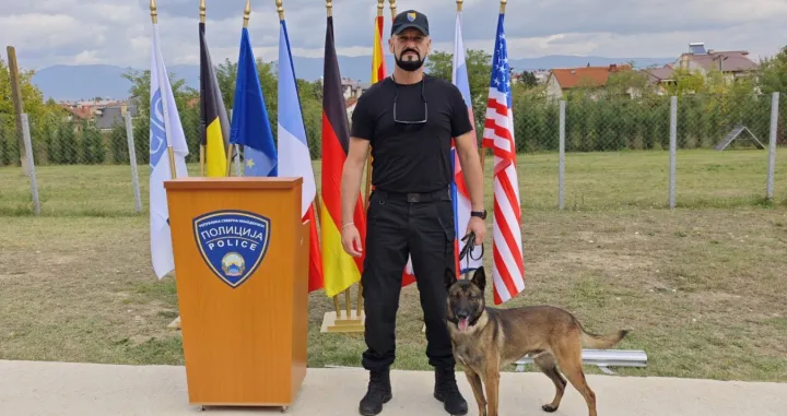 Pripadnik Granične policije BiH Nurija Agić i službeni pas Rik/Granična Policija Bih
