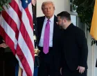 U.S. President Donald Trump welcomes Ukraine's President Volodymyr Zelenskiy at the White House in Washington, D.C., U.S., October 17, 2025. REUTERS/Jonathan Ernst/Jonathan Ernst