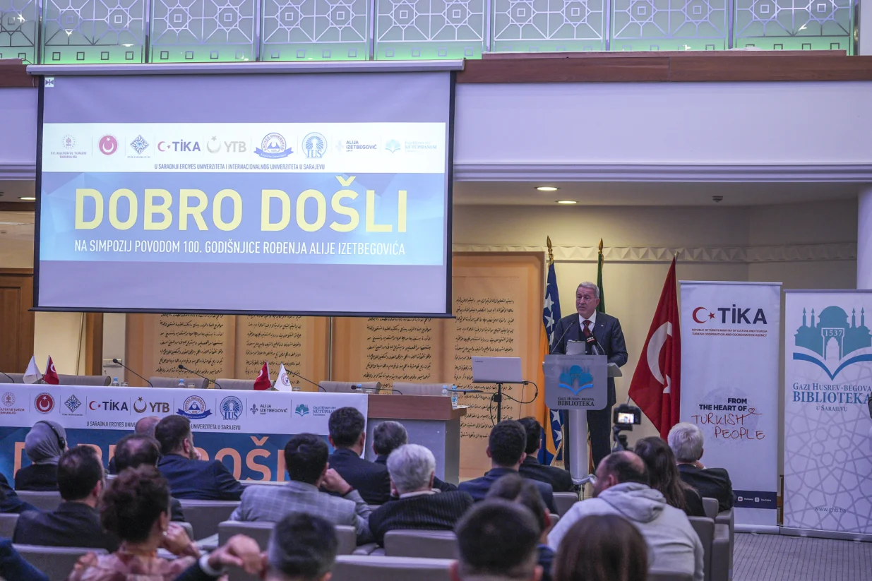 SARAJEVO, BIH - 17. OKTOBAR 2025 - Alija IzetbegoviД‡ je bio glas pravde, vjere i ljudskog dostojanstva, poruДЌeno je u petak u glavnom gradu Bosne i Hercegovine, Sarajevu, gdje je otvoren simpozij „Alija IzetbegoviД‡ u povodu 100. godiЕЎnjice roД'enja“, koji su zajedniДЌki organizovali Univerzitet Erciyes i Internacionalni univerzitet u Sarajevu (IUS) (SamД±r JordamovД±c - Anadolu Agency)/