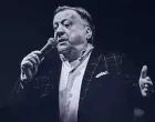 Počelo okupljanje građana na platou Skenderije kako bi odali počast Halidu Bešliću/Amir Papić