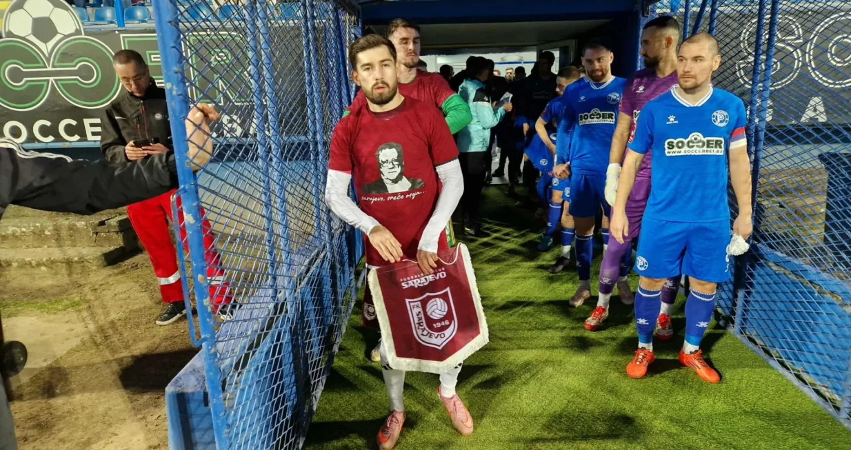 Igrači Sarajeva u posebnim majicama/Foto: