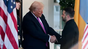U.S. President Donald Trump welcomes Ukraine's President Volodymyr Zelenskiy at the White House in Washington, D.C., U.S., October 17, 2025. REUTERS/Jonathan Ernst/Jonathan Ernst