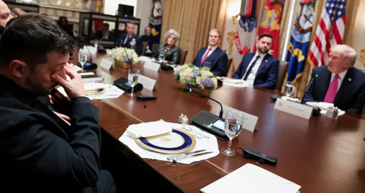 Ukraine's President Volodymyr Zelenskiy meets with U.S. President Donald Trump over lunch in the Cabinet Room at the White House in Washington, D.C., U.S., October 17, 2025. REUTERS/Jonathan Ernst/Jonathan Ernst