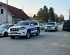 Najmanje osam osoba je ubijeno dok je najmanje 13 ranjenih u pucnjavi koja se dogodila kod Mladenovca, oko 40 kilometara južno od Beograda, u četvrtak kasno navečer. Dvadesetjednogodišnji napadač otvorio je vatru iz automatskog oružja, prvo u selu Dubona, a potom u selima Malo Orašje i Šepšin. Na mjesto događaja odmah su upućene jake policijske snage, a Ministarstvo unutrašnjih poslova pokrenulo je akciju "Vihor". (Zlatan Kapic - Anadolu Agency)/�