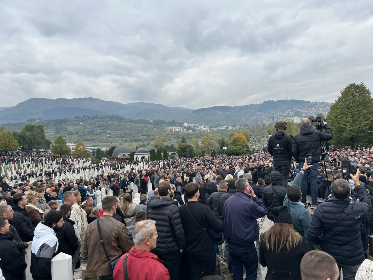 Dženaza Halida Bešlića/Amir Papić
