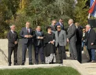 Govorima na ceremoniji otkrivanja spomenika na Palama posvećenog stvaraocima i braniocima Republike Srpske, veličani su osuđenici za ratne zločine i genocid u Bosni i Hercegovini, a bivši predsjednik Republike Srpske Milorad Dodik negirao je Bošnjake/Rtrs