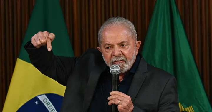 epa10397427 The President of Brazil Luiz Inacio Lula da Silva participates in a meeting with governors, at the Planalto Palace, in Brasília, Brazil, 09 January 2023. Lula da Silva told the 27 governors that the 'coup' invaders who vandalized the presidential palace, Congress building and Supreme Court on Sunday did not have any type of negotiating agenda or demands. EPA/Andre Borges/Andre Borges