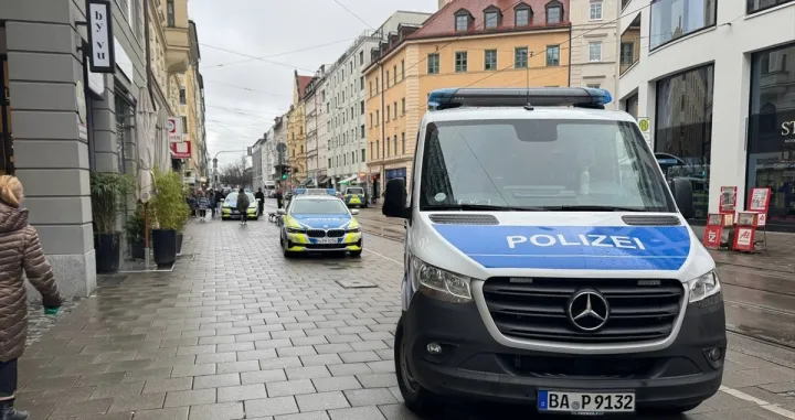 Automobilom (Mini Cooperom) se zabio u masu ljudi na protestu sindikata Verdi u Minhenu u Njemačkoj/Behlül Çetinkaya