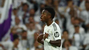 Soccer Football - LaLiga - Real Madrid v FC Barcelona - Santiago Bernabeu, Madrid, Spain - October 26, 2025 Real Madrid's Vinicius Junior reacts after being substituted REUTERS/Albert Gea/Foto: Albert Gea