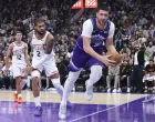 Oct 27, 2025; Salt Lake City, Utah, USA; Utah Jazz center Jusuf Nurkic (30) save a ball against Phoenix Suns center Nick Richards (2) during the second half at Delta Center. Mandatory Credit: Rob Gray-Imagn Images/Foto: Rob Gray