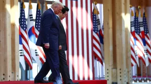 U.S. President Donald Trump meets with South Korean President Lee Jae Myung on the sidelines of the Asia-Pacific Economic Cooperation (APEC) leaders' summit in Gyeongju, South Korea, October 29, 2025. REUTERS/Evelyn Hockstein/Evelyn Hockstein