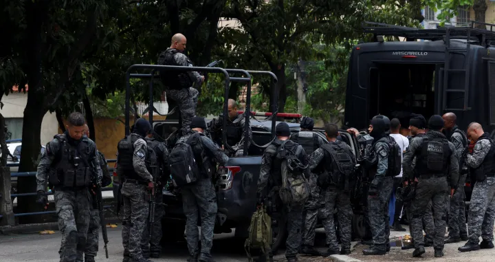 Members of the military police special unit gather to detain suspected drug dealers during a police operation against drug trafficking at the favela do Penha, in Rio de Janeiro, Brazil October 28, 2025. REUTERS/Aline Massuca/Aline Massuca