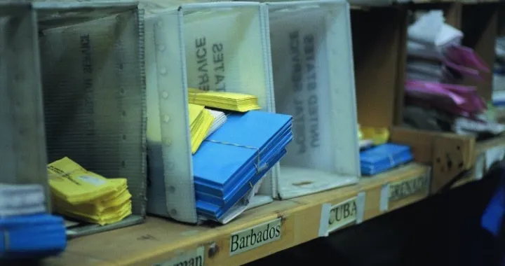 Krao novac i dragocjenosti iz pošiljki/post.ch/Ilustracija//