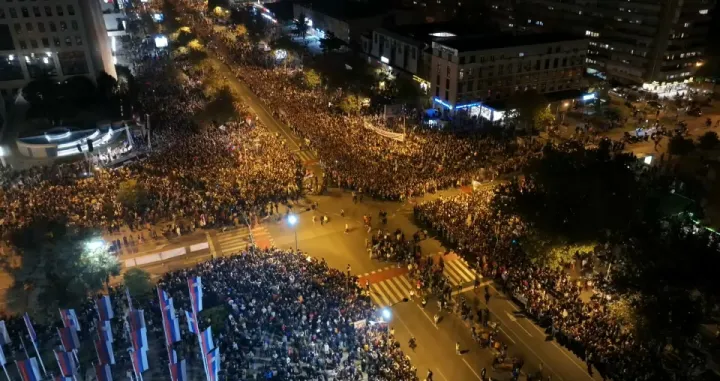 Na hiljade ljudi na ulicama/N1/