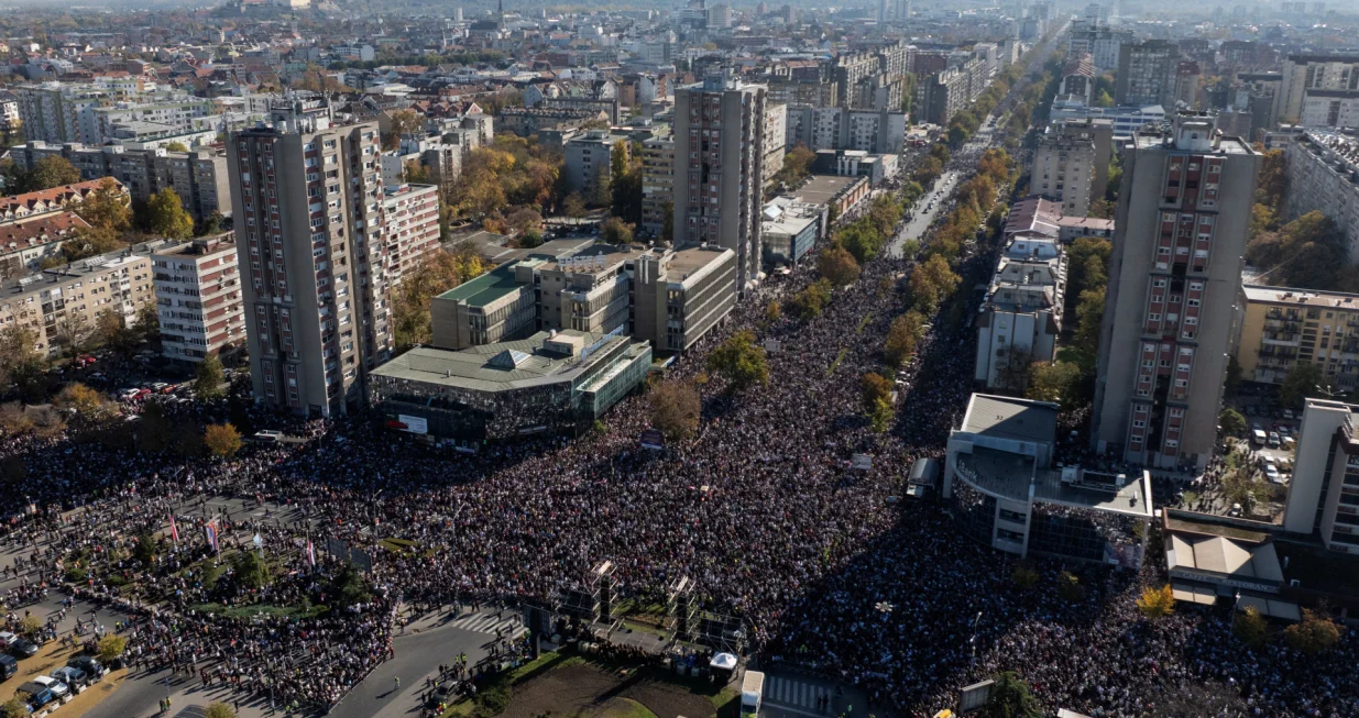 A drone view shows people gathering outside Novi Sad railway station during a commemorative service, on the first anniversary of the fatal November 2024 canopy collapse of the station, which killed 16 people, triggering nationwide accusations of widespread corruption and negligence, in Novi Sad, Serbia, November 1, 2025. REUTERS/Marko Djurica  TPX IMAGES OF THE DAY/Marko Djurica