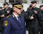 Komesar Fatmir Hajdarević pozdravlja postrojene specijalace pred početak taktično-pokazne vježbe za dan policajaca kantona Sarajevo u bazi Nahorevo./Damir Deljo