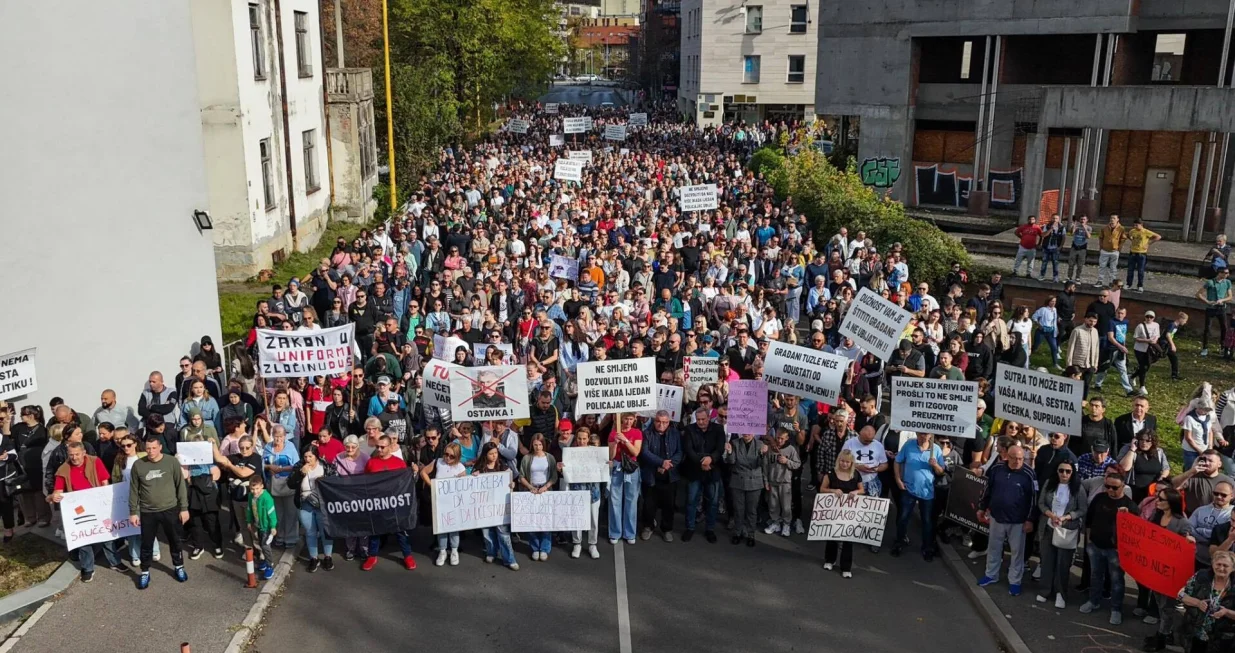 Protest u tuzli, tuzla je ustala/Facebook
