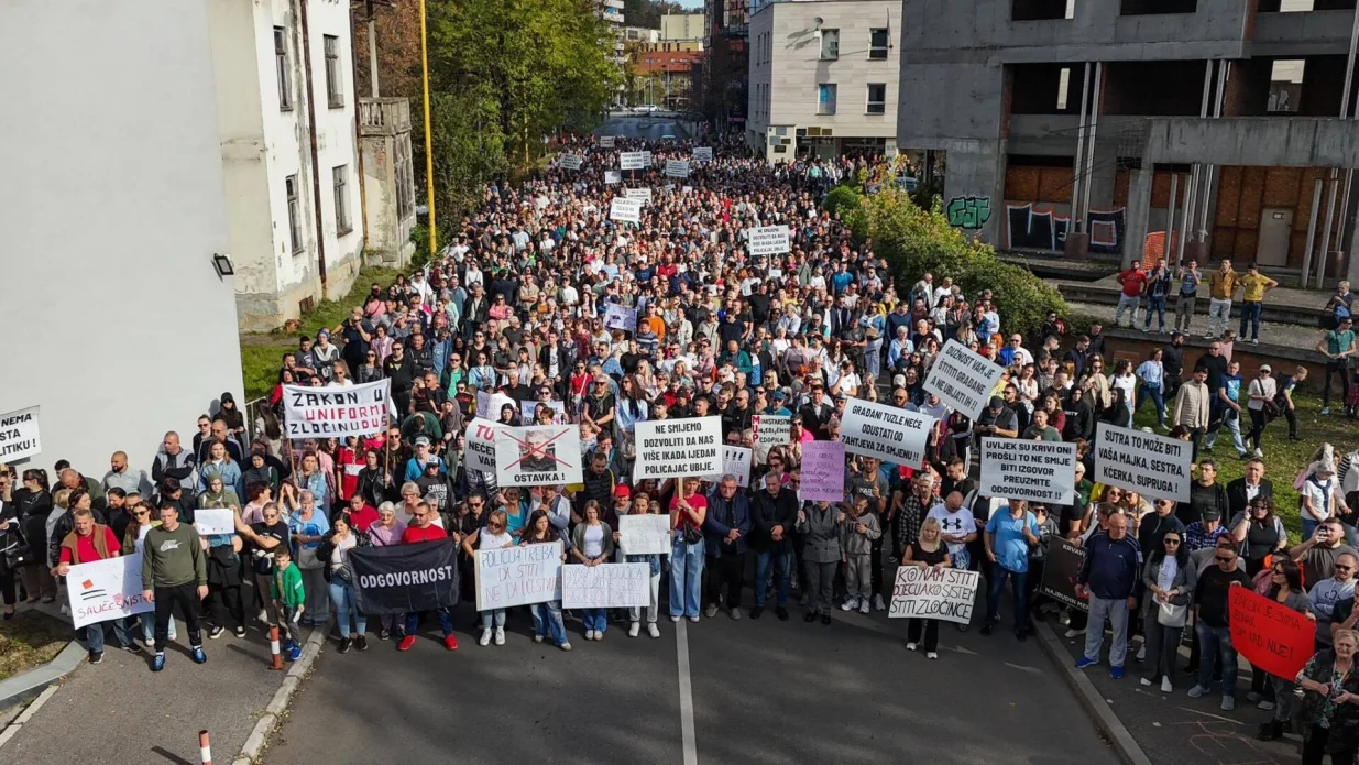 Protest u tuzli, tuzla je ustala/Facebook