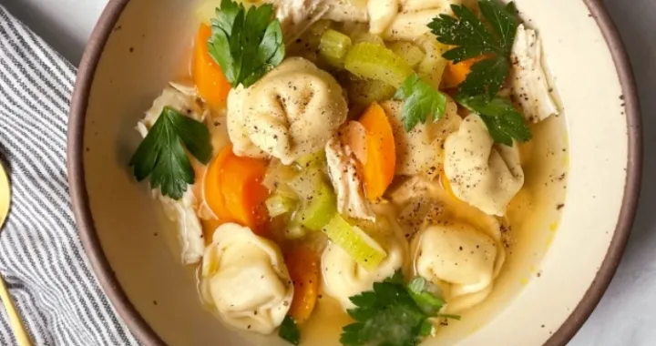 pileća tortelini supa/