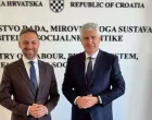 Dopredsjedatelj Doma naroda Parlamentarne skupštine Bosne i Hercegovine Dragan Čović sastao se danas u Zagrebu s ministrom rada, mirovinskoga sustava, obitelji i socijalne politike u Vladi Republike Hrvatske Marinom Piletićem./