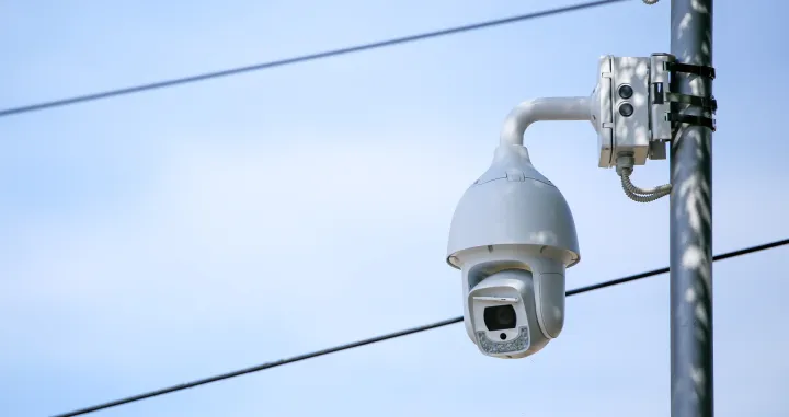 Kamere za stajanje na proširenjima za javni prevoz/Damir Deljo