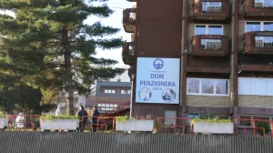 Tuzla, BiH, 5. novembar 2025: Najmanje 11 osoba je poginulo, a viЕЎe od 20 povrijeД'eno u velikom poЕѕaru koji je sinoД‡ oko 20.45 sati izbio na sedmom spratu Doma penzionera u Tuzli (Ahmet Besic - Anadolu Agency)/